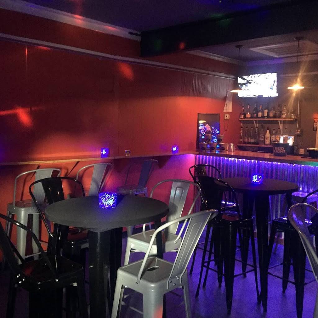 The Mixx Bar & Grill | restaurant | 700 9th St N, Birmingham, AL 35203, USA | 2054077397 OR +1 205-407-7397