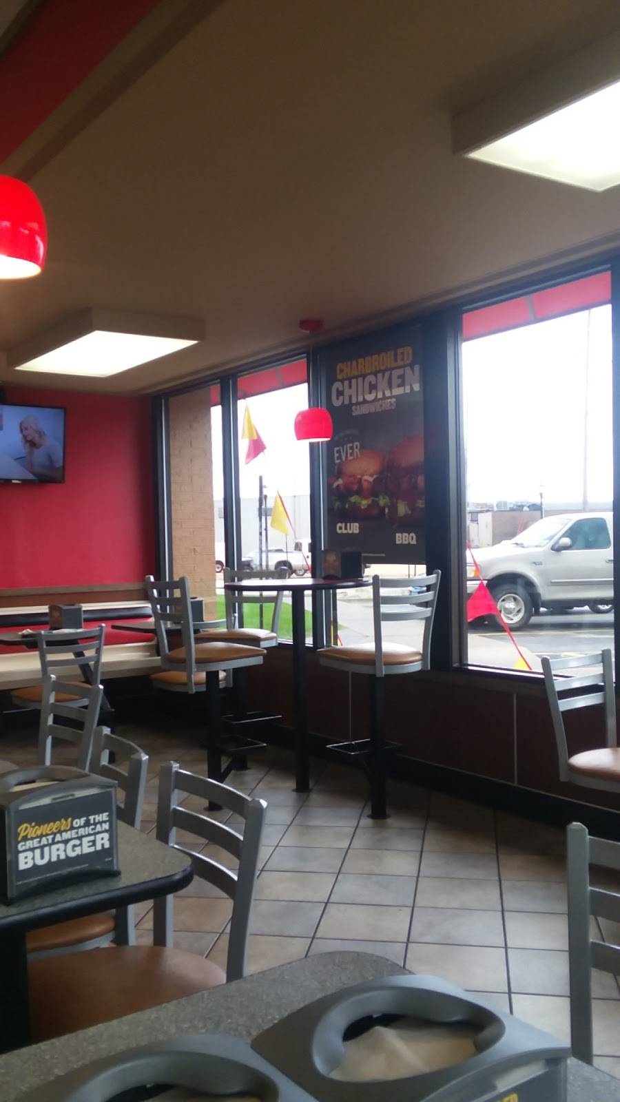 Hardees | restaurant | 420 Rhomberg Ave, Dubuque, IA 52001, USA | 5635825603 OR +1 563-582-5603