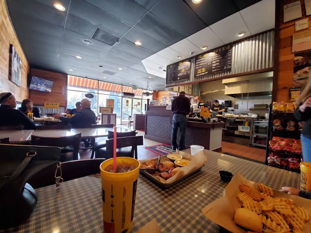 Dickeys Barbecue Pit | restaurant | 150 Nut Tree Pkwy, Vacaville, CA 95687, USA | 7074501810 OR +1 707-450-1810