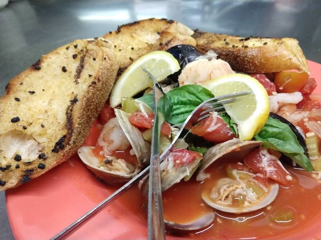 Fergs Sports Bar & Grill | cafe | 1320 Central Ave, St. Petersburg, FL 33705, USA | 7278224562 OR +1 727-822-4562