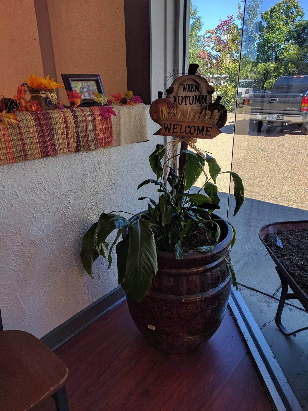 Lillies | restaurant | 412 US-80, Clinton, MS 39056, USA | 6015737465 OR +1 601-573-7465