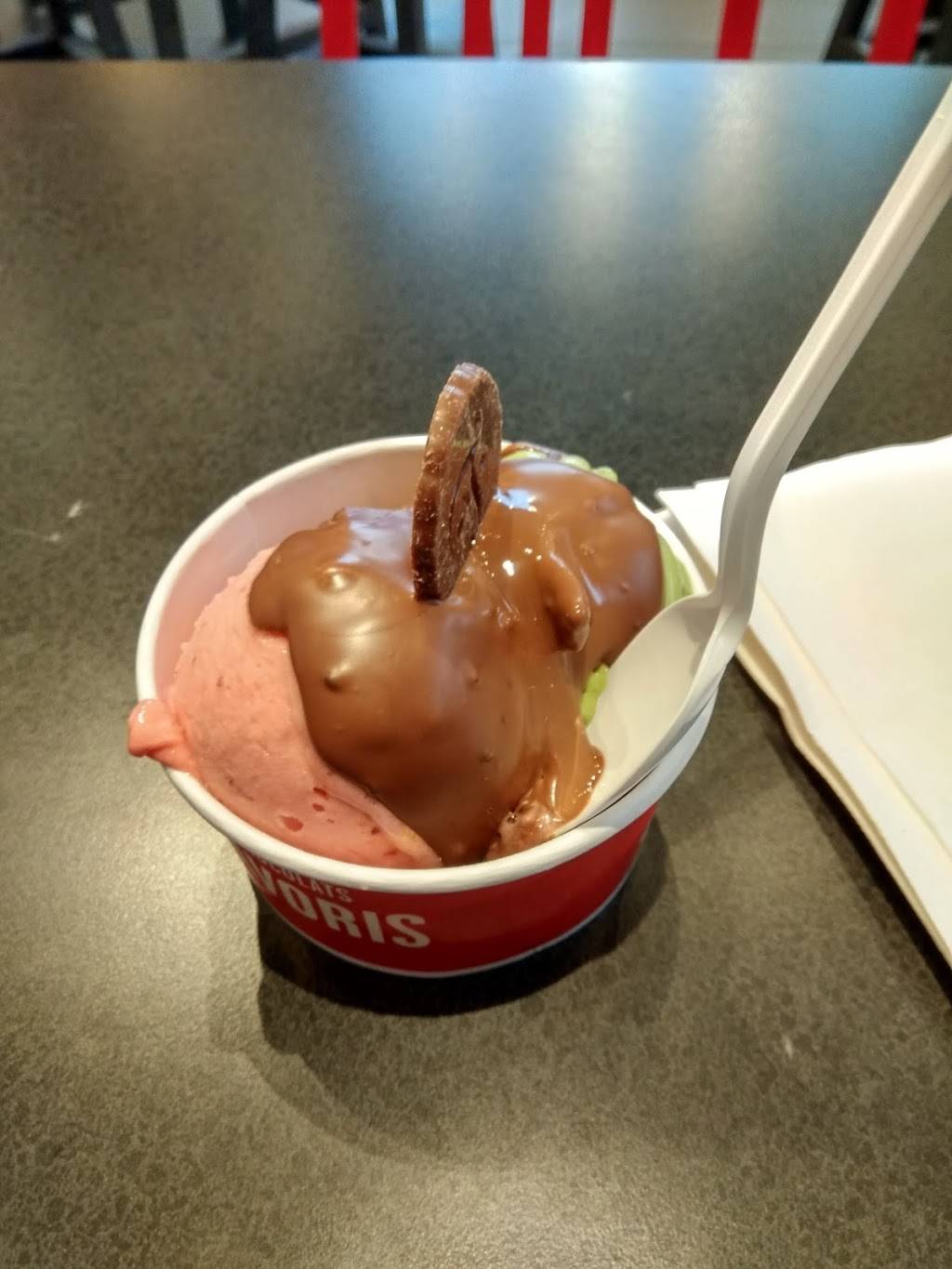 Chocolats Favoris | restaurant | 1437 Boulevard Michèle-Bohec, Blainville, QC J7C 0M4, Canada | 4509871363 OR +1 450-987-1363