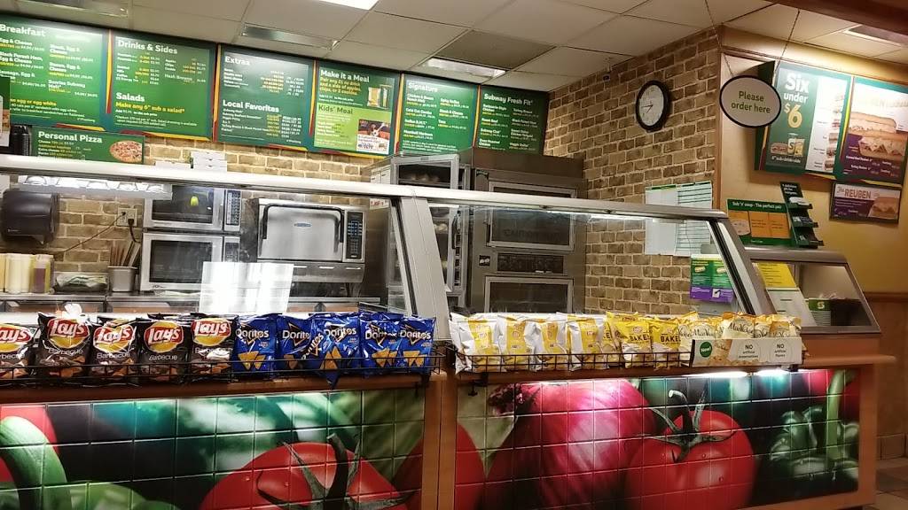 Subway | restaurant | 7630 W Bluemound Rd, Wauwatosa, WI 53213, USA | 4147716114 OR +1 414-771-6114