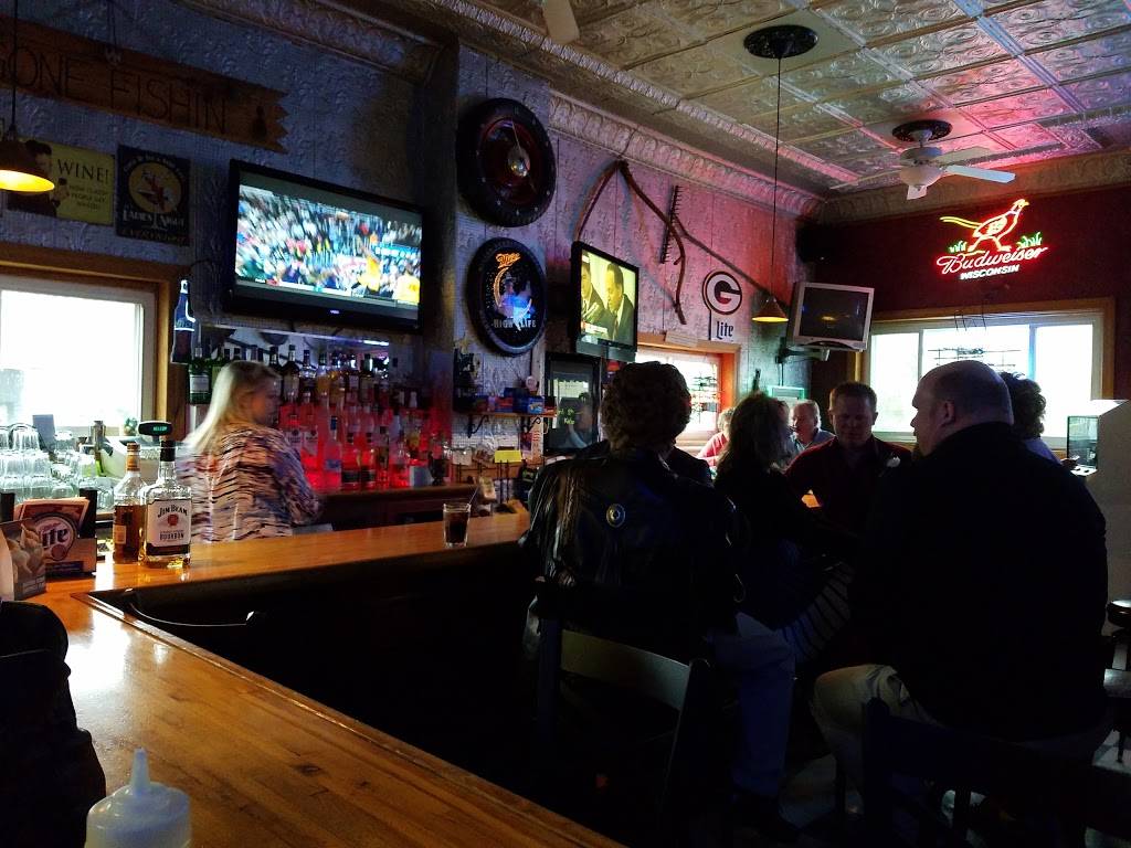 Farmington Inn | restaurant | N6443 S Farmington Rd, Helenville, WI 53137, USA | 9206993725 OR +1 920-699-3725