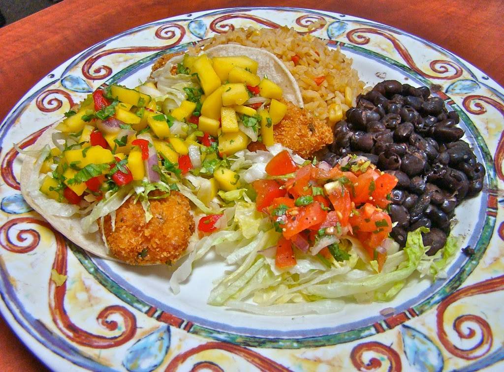 Saylors Restaurant & Bar | restaurant | 2009 Bridgeway, Sausalito, CA 94965, USA | 4153321512 OR +1 415-332-1512