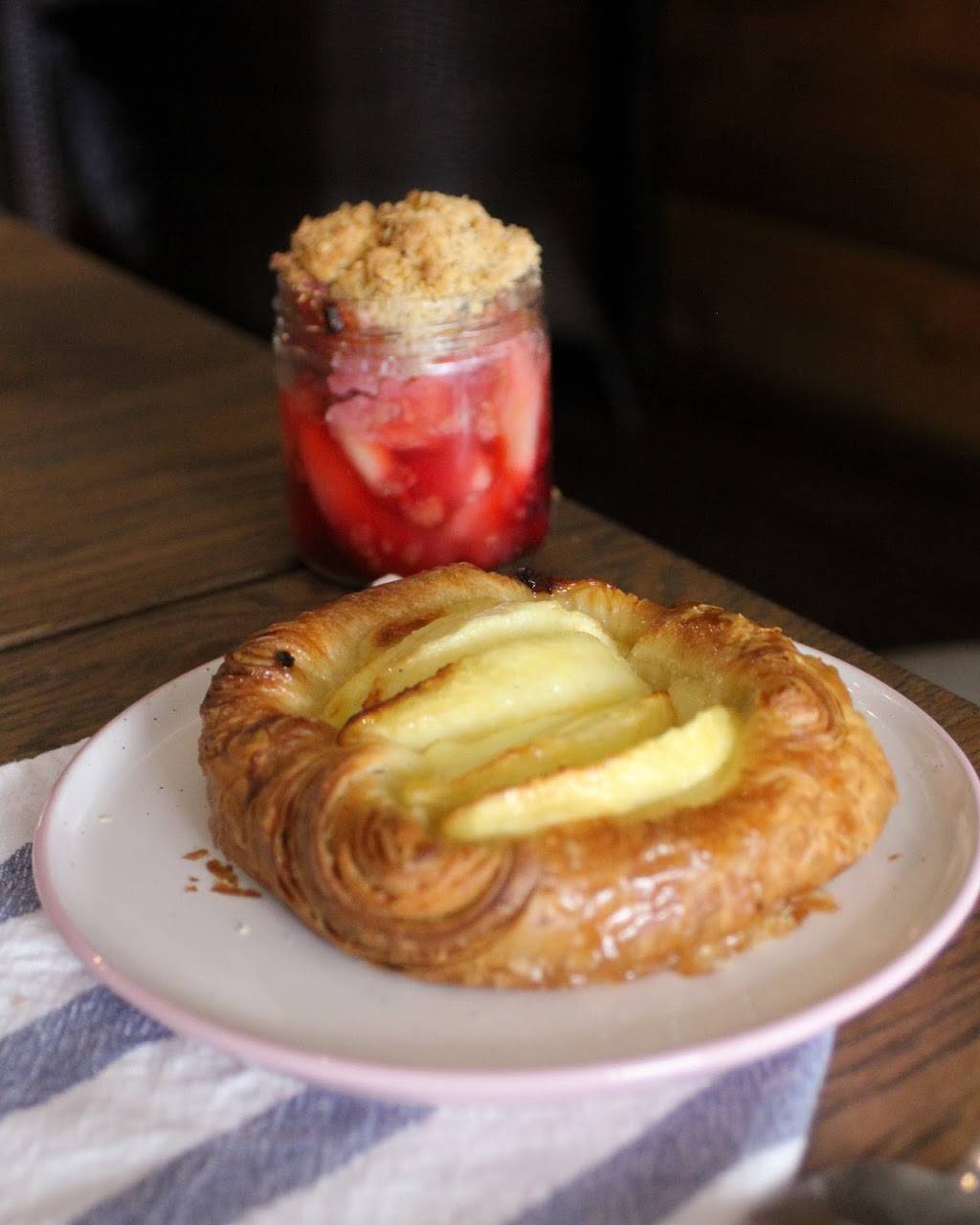 Mamie Clafoutis au Marché 440 | bakery | 3535 Autoroute Jean-Noël-Lavoie, Laval, QC H7P 5G9, Canada | 5799343638 OR +1 579-934-3638