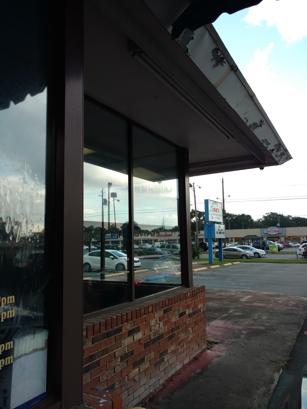 Loves Seafood | restaurant | 2959 SpringHill Ave, Mobile, AL 36607, USA | 2514797947 OR +1 251-479-7947