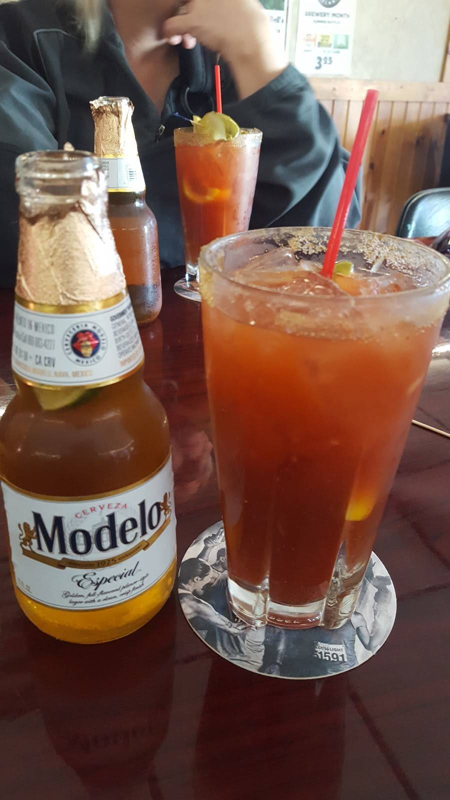 J C Catchers Tap | restaurant | 1723 N Center St, Crest Hill, IL 60403, USA | 8157273435 OR +1 815-727-3435