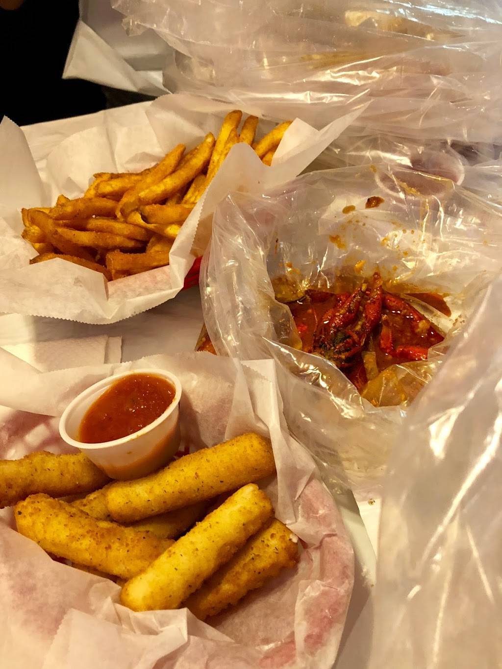 Hot N Juicy Crawfish | restaurant | 116 W Broad St, Falls Church, VA 22046, USA | 7039928700 OR +1 703-992-8700