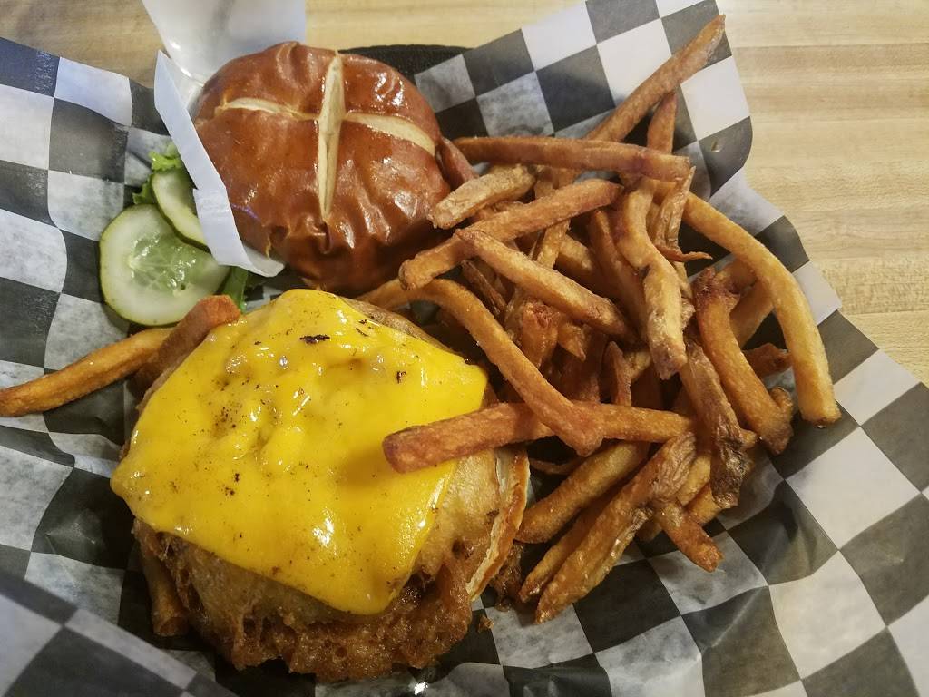 Railside Bar & Grill | restaurant | 8805 M-32, Elmira, MI 49730, USA | 2315463248 OR +1 231-546-3248