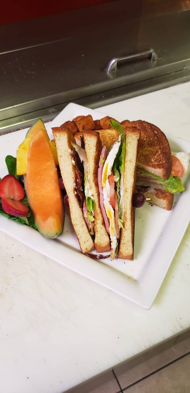 Le Déjeuner Révolution Wilou et Fils | restaurant | 5555 Boulevard des Laurentides, Laval, QC H7K 2K4, Canada | 4509371336 OR +1 450-937-1336