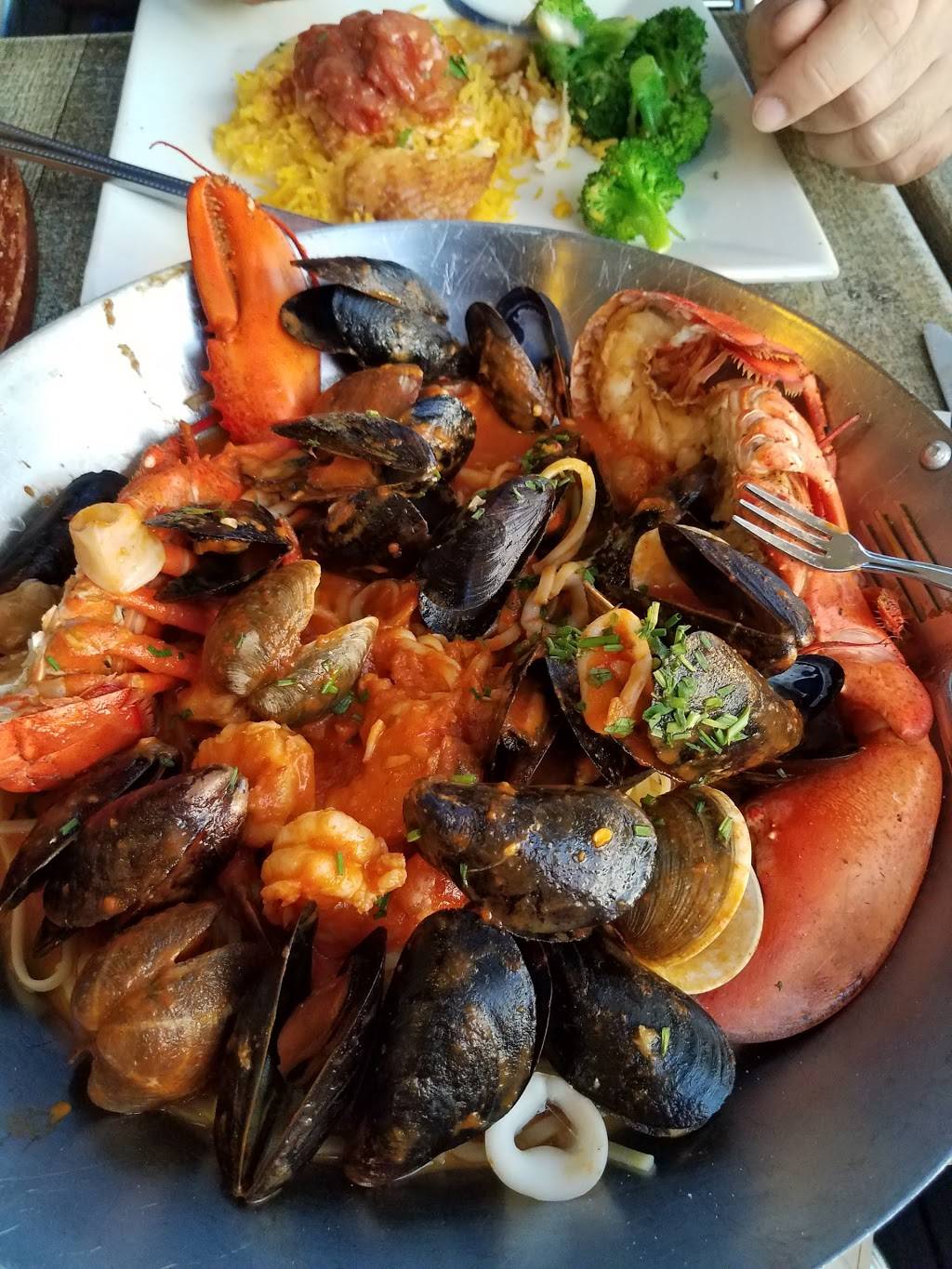 River House Grille | restaurant | 195 Woodcleft Ave, Freeport, NY 11520, USA | 5166085226 OR +1 516-608-5226