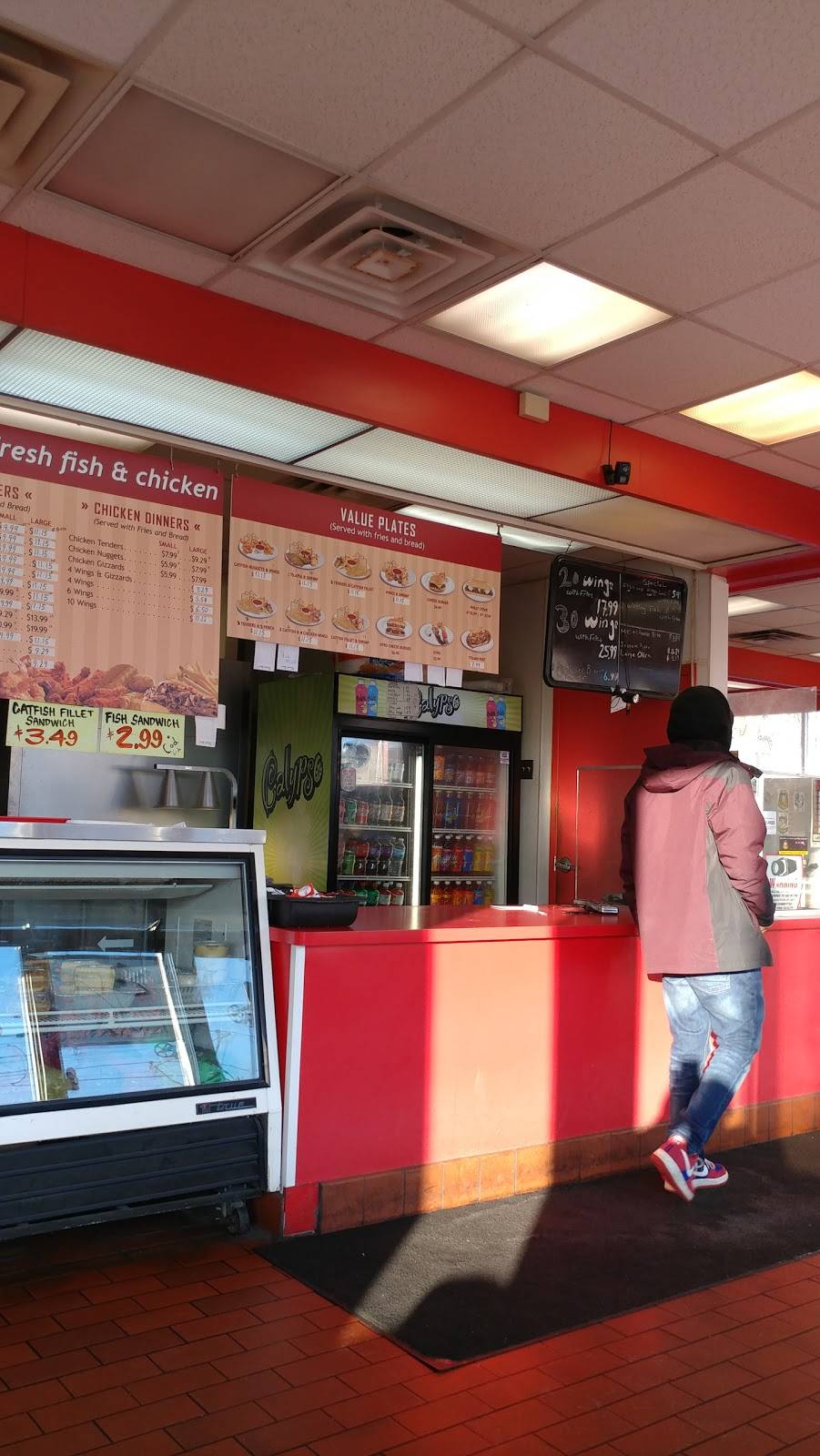 J J Fish & Chicken | restaurant | 1647 University Ave W, St Paul, MN 55104, USA | 6512513497 OR +1 651-251-3497