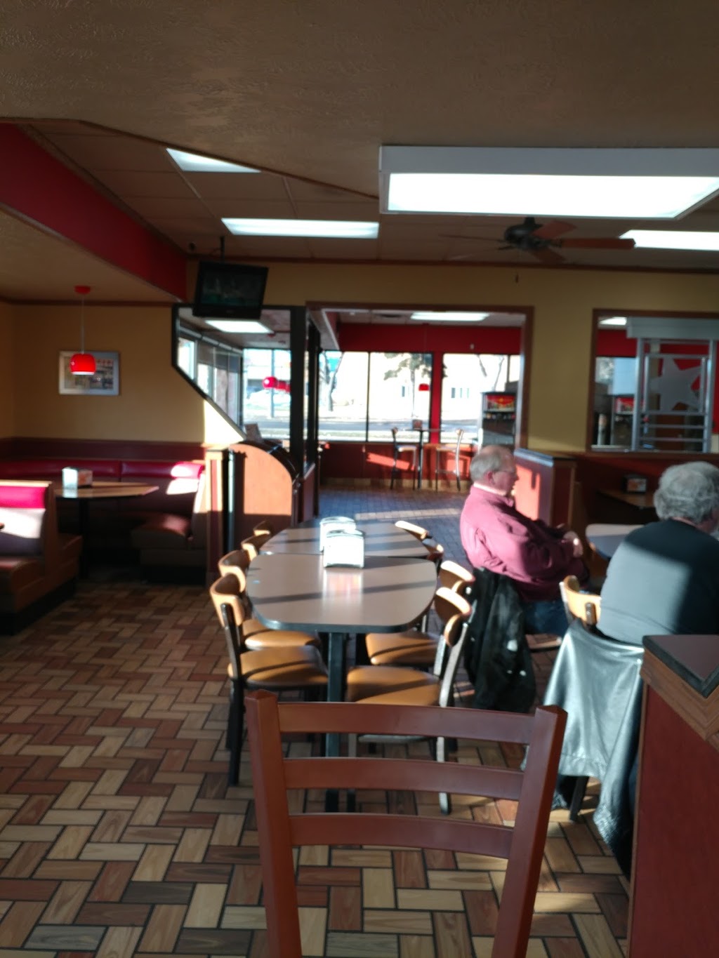 Hardees | restaurant | 2900 S Minnesota Ave, Sioux Falls, SD 57105, USA | 6053343660 OR +1 605-334-3660