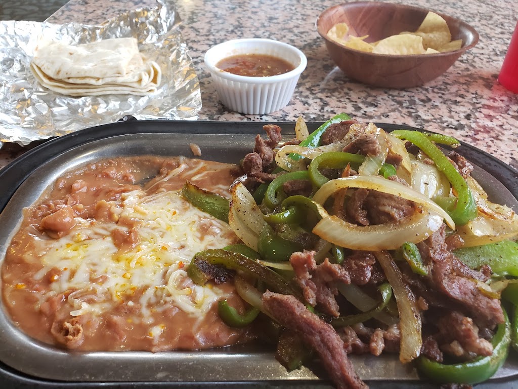 The Roadrunner Grill & BBQ | restaurant | 811 W Main St, Artesia, NM 88210, USA | 5757362573 OR +1 575-736-2573