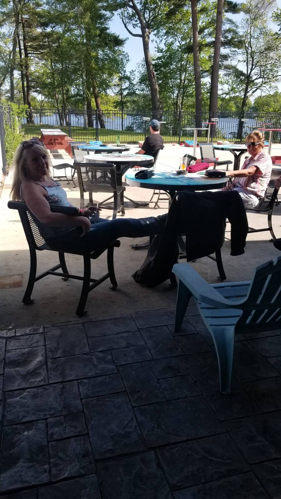 Lucky Dawg Tavern & Grill | restaurant | 242 Mattakeesett St, Pembroke, MA 02359, USA | 7812933600 OR +1 781-293-3600