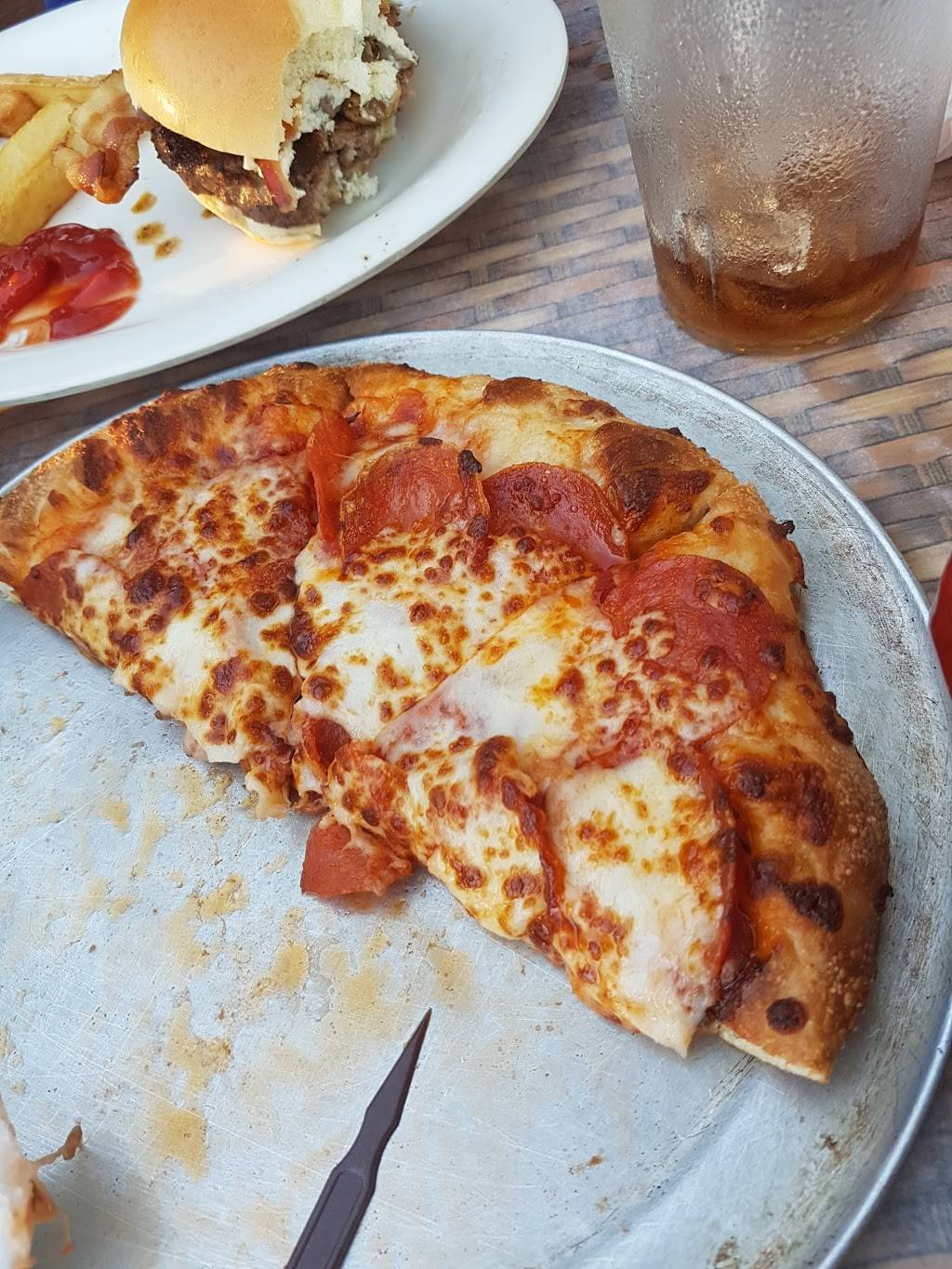 Winking Lizard Tavern | restaurant | 14018 Detroit Ave, Lakewood, OH 44107, USA | 2162266693 OR +1 216-226-6693