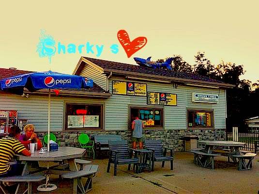 Sharkys Eats & Treats | restaurant | 9924 Alexandria Pike, Alexandria, KY 41001, USA | 8596350555 OR +1 859-635-0555