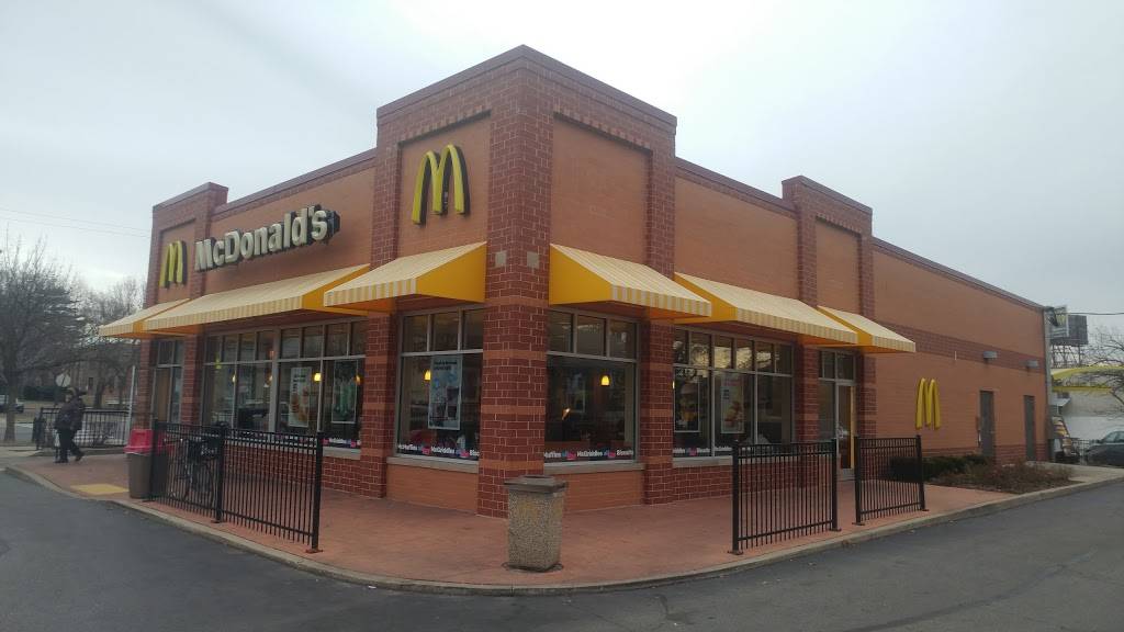 McDonalds | cafe | 6900 N Western Ave, Chicago, IL 60645, USA | 7732746151 OR +1 773-274-6151