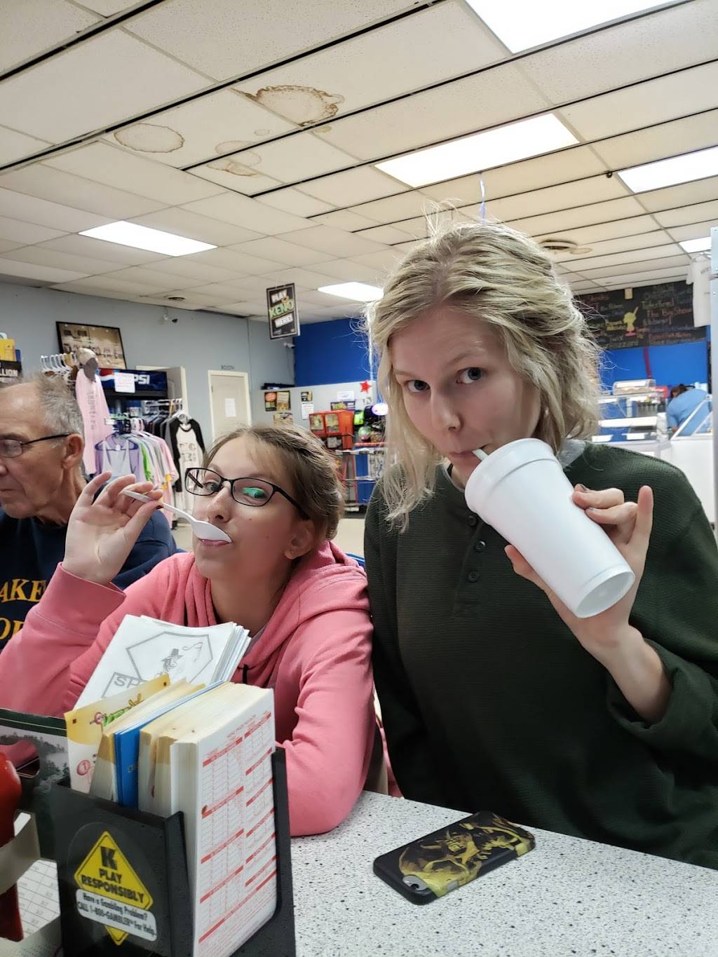 Showtime Pizza And Tanning | restaurant | 860 KY-15, Jackson, KY 41339, USA | 6066667444 OR +1 606-666-7444