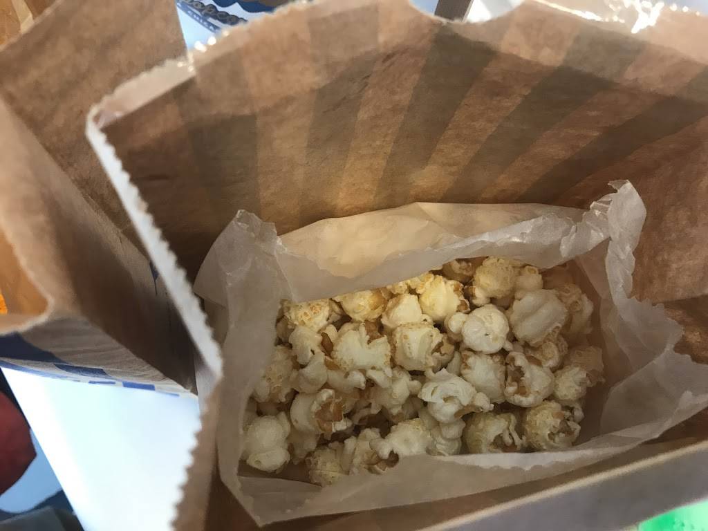 Garrett Popcorn Shops | meal takeaway | Terminal B, 2141 South International Pkwy b27, DFW Airport, TX 75261, USA | 8884767267 OR +1 888-476-7267