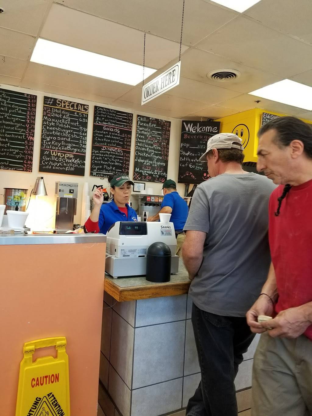 Lu & Tons Wieners | restaurant | 111 S Lombard Rd, Addison, IL 60101, USA | 6306281922 OR +1 630-628-1922