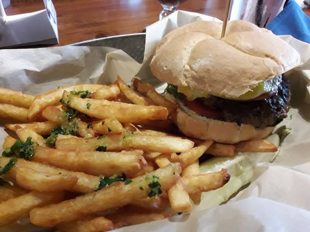 Bulldog Tavern | restaurant | 205 Prospect St, Washington, DC 20007, USA | 2026876186 OR +1 202-687-6186