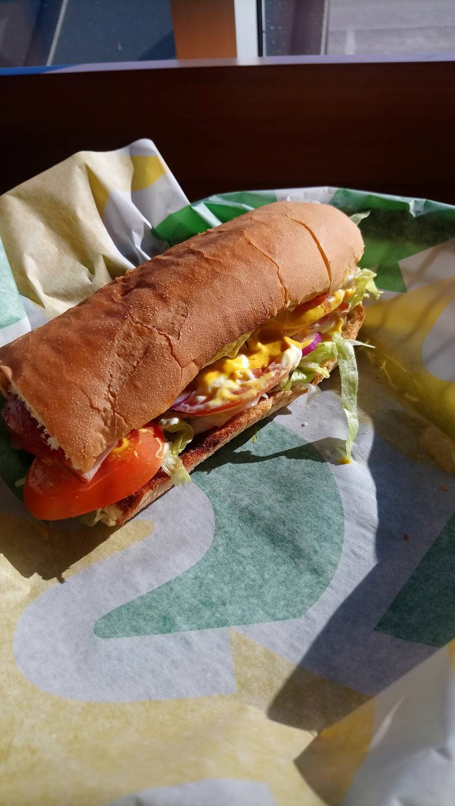 Subway | restaurant | Hunt Club Marketplace, 3987 Riverside Dr Unit #6, Ottawa, ON K1V 1C1, Canada | 6137369494 OR +1 613-736-9494