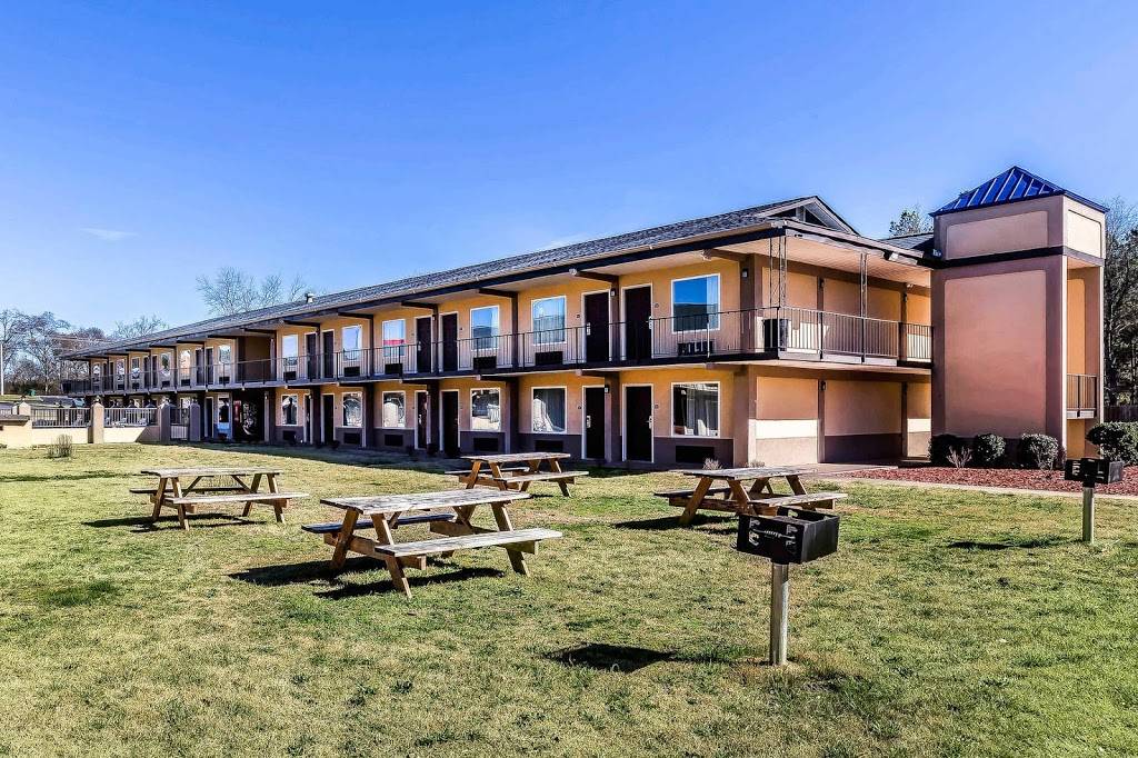 Econo Lodge | restaurant | 13705 Jones St, Lavonia, GA 30553, USA | 7064605888 OR +1 706-460-5888