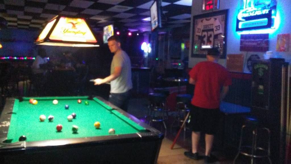 Luckys Bar & Grill | restaurant | 579 Stewarts Ferry Pike, Nashville, TN 37214, USA | 6158714101 OR +1 615-871-4101