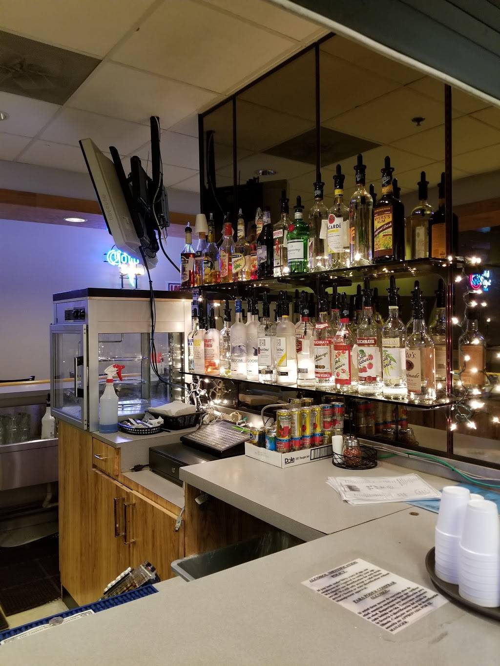 Hideout Pub & Grill | restaurant | 3435 N Kennicott Ave, Arlington Heights, IL 60004, USA | 8472556373 OR +1 847-255-6373