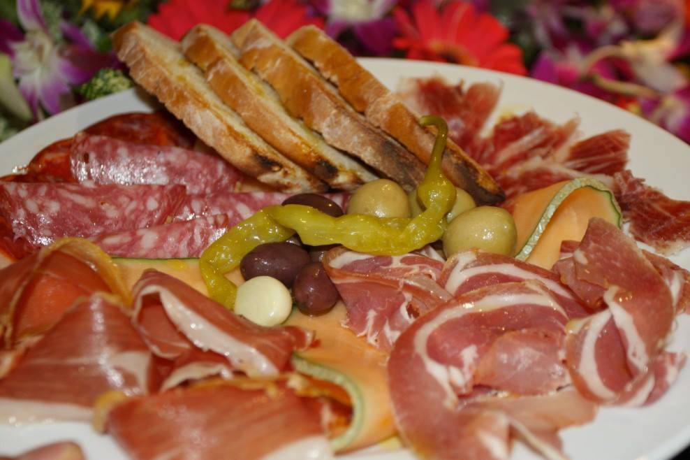 Carmens De La Calle | restaurant | 320 N Flores St, San Antonio, TX 78205, USA | 2102814349 OR +1 210-281-4349