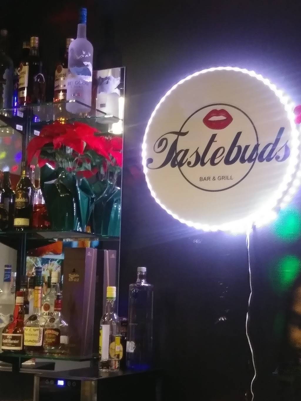 Tastebuds Bar & Grill | restaurant | 7300 N Western Ave, Chicago, IL 60645, USA | 7732937567 OR +1 773-293-7567