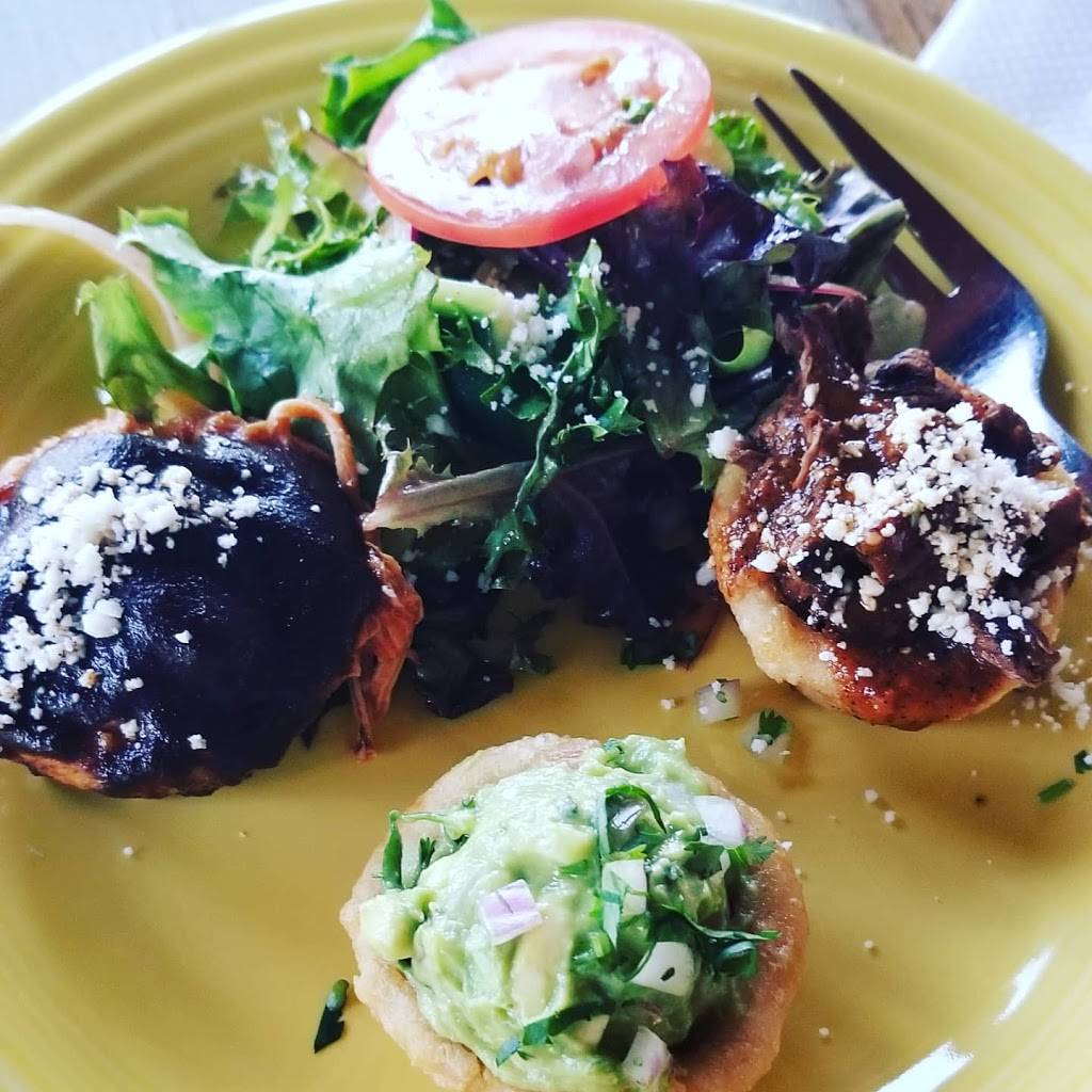 Fat Rosies Taco & Tequila Bar | restaurant | 940 Milwaukee Ave, Lincolnshire, IL 60069, USA | 2243772395 OR +1 224-377-2395