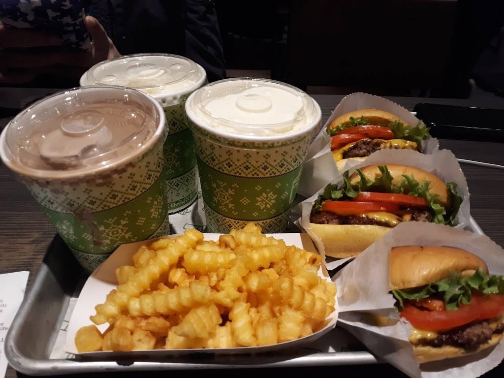 Shake Shack | restaurant | 1 W 125th St, New York, NY 10027, USA | 9294727170 OR +1 929-472-7170