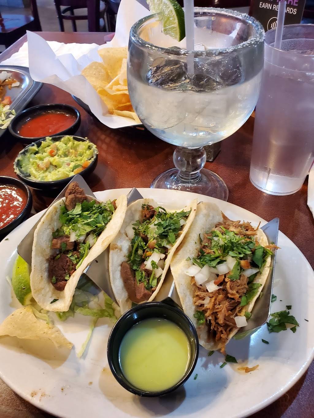 Sombreros Mexican Cantina | restaurant | 22702 Midland Dr, Shawnee, KS 66226, USA | 9134416700 OR +1 913-441-6700