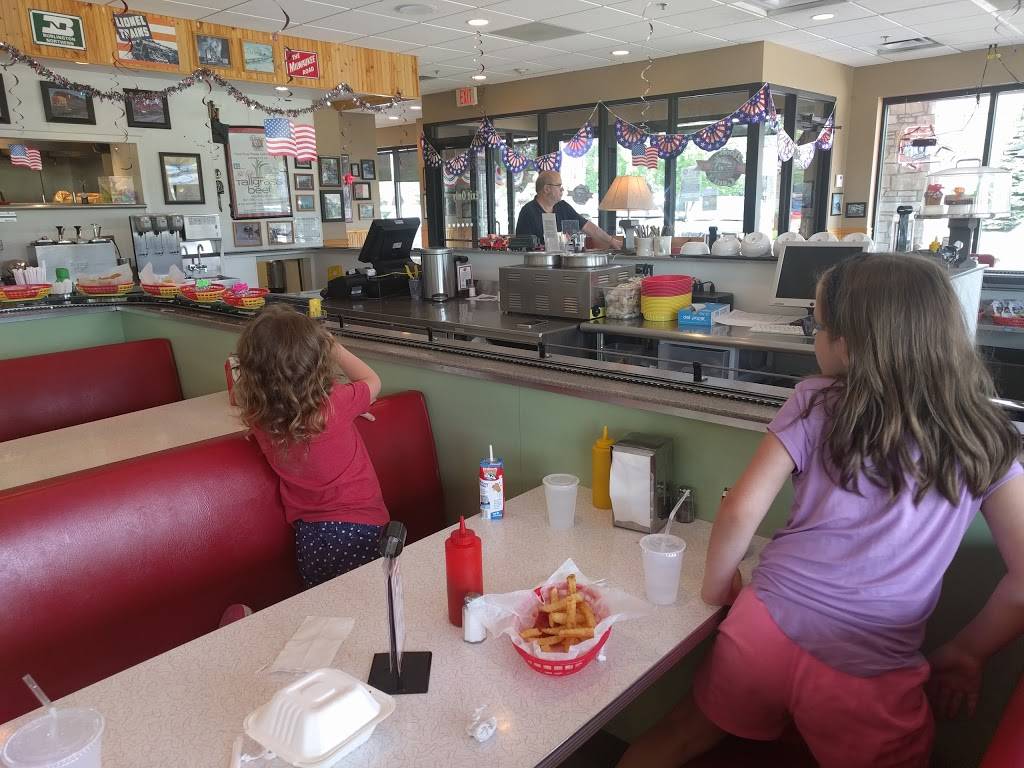 2Toots Train Whistle Grill | restaurant | 203 S Main St, Bartlett, IL 60103, USA | 6302136700 OR +1 630-213-6700