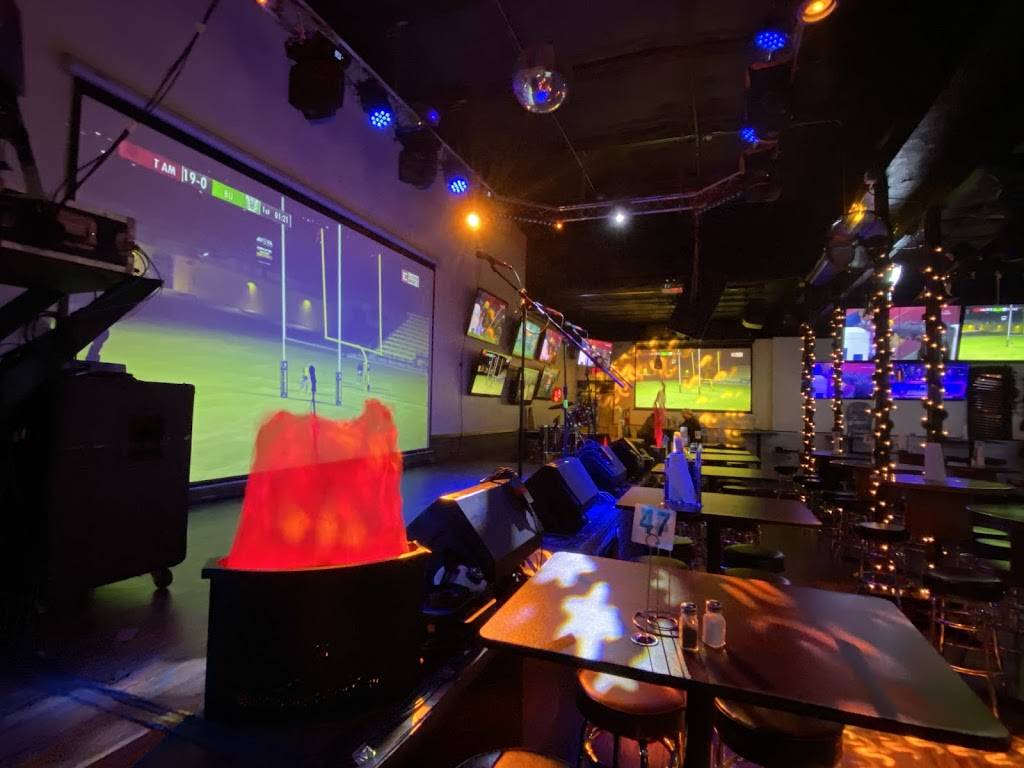 Los Balones Sports Bar & Restaurant | restaurant | 2905 Webb Chapel Ext, Dallas, TX 75220, USA | 2143584449 OR +1 214-358-4449