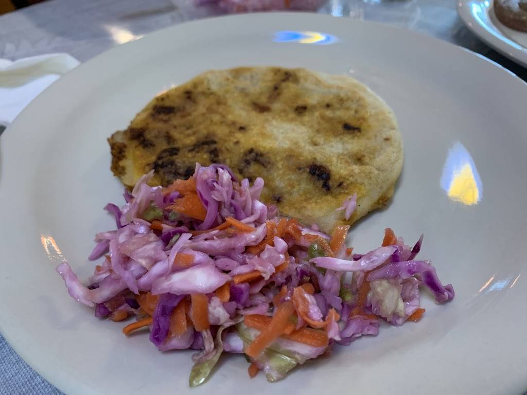 La Bendicion Pupuseria y Restaurant | restaurant | 89 2nd St Suite 2, Coralville, IA 52241, USA | 3195691091 OR +1 319-569-1091