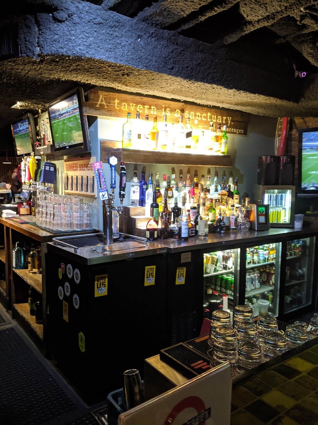 Fleet Street Pub | restaurant | 207 Printers Alley, Nashville, TN 37201, USA | 6152000782 OR +1 615-200-0782