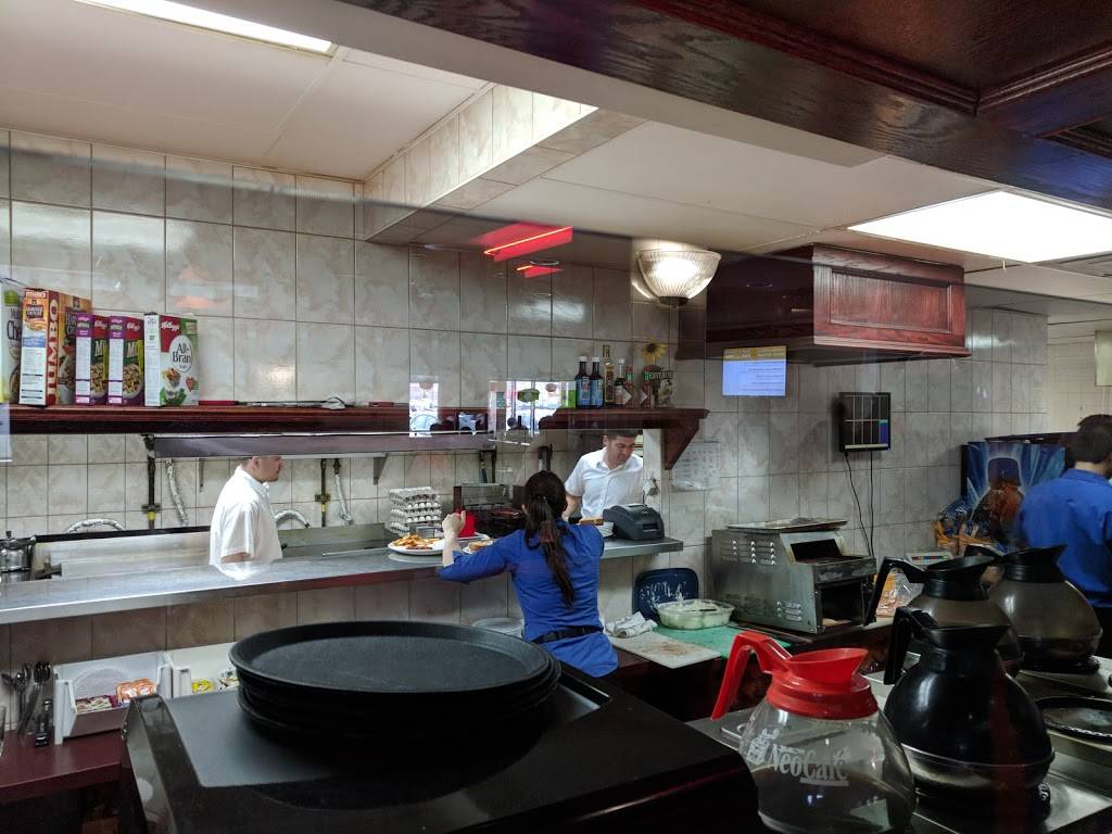 Eggsquis | restaurant | 2780 Rue Remembrance, Lachine, QC H8S 1X8, Canada | 5146348111 OR +1 514-634-8111