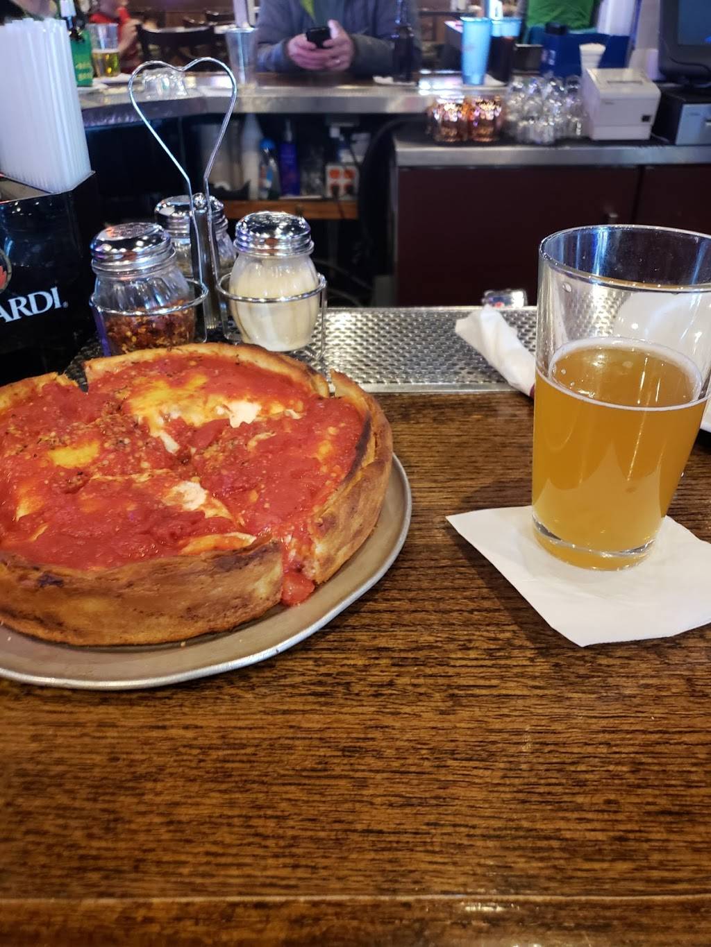 Gullivers Pizza & Pub | restaurant | 17W517 Roosevelt Rd, Oakbrook Terrace, IL 60181, USA | 6306911888 OR +1 630-691-1888