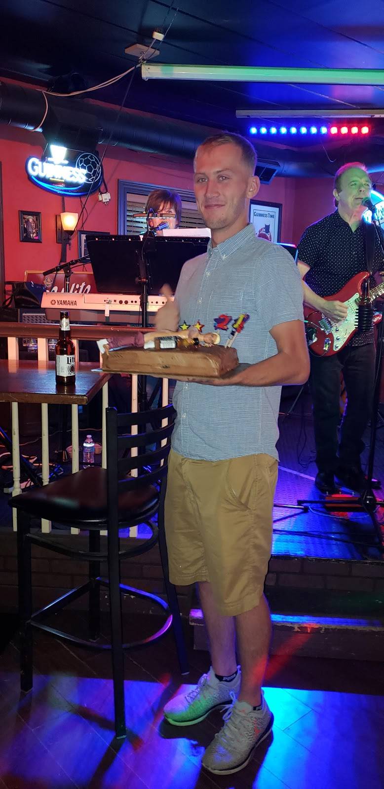 The Chieftain | restaurant | 6908 W 111th St, Worth, IL 60482, USA | 7088275739 OR +1 708-827-5739