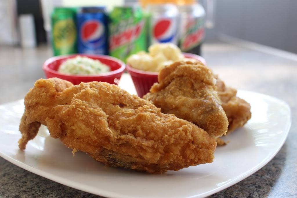 Papa Bills B.B.Q. | meal takeaway | 10114 NC-711, Pembroke, NC 28372, USA | 9105213666 OR +1 910-521-3666