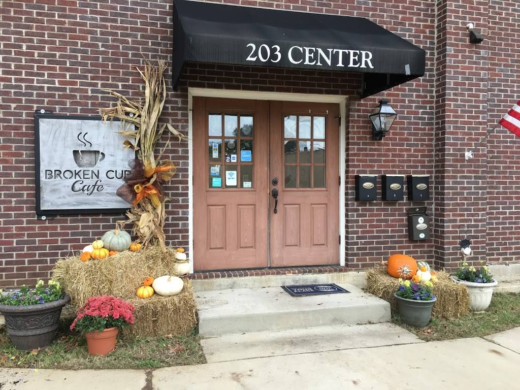 Broken Cup Cafe | cafe | 203 Center St, Senatobia, MS 38668, USA | 6623018574 OR +1 662-301-8574