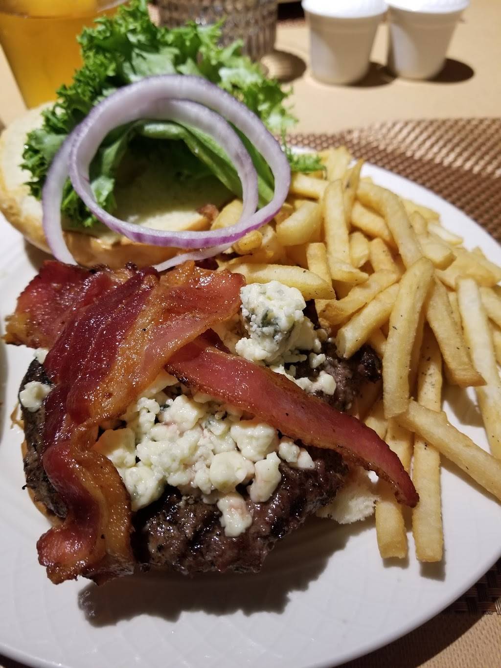 Visions Restaurant | restaurant | 14 Mechanic St, Southbridge, MA 01550, USA | 5087658000 OR +1 508-765-8000