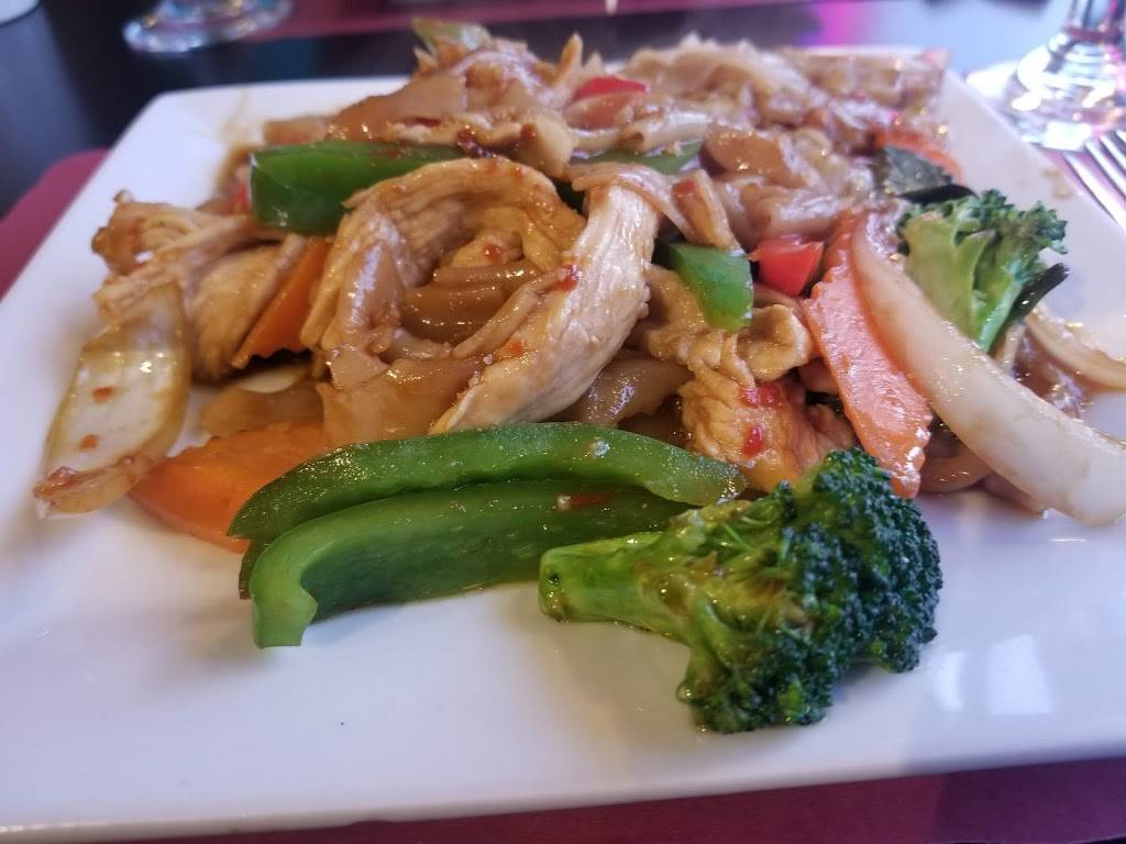 Bees Thai Cuisine | restaurant | 167 Ives St, Providence, RI 02906, USA | 4012732727 OR +1 401-273-2727