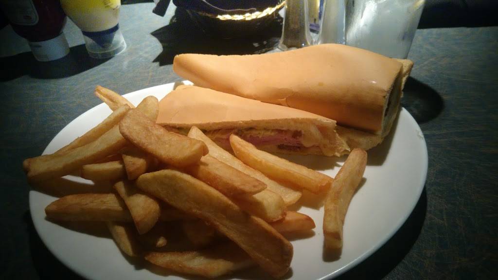 Vista Lounge | restaurant | 1111 S Royal Poinciana Blvd, Miami Springs, FL 33166, USA | 7863697660 OR +1 786-369-7660