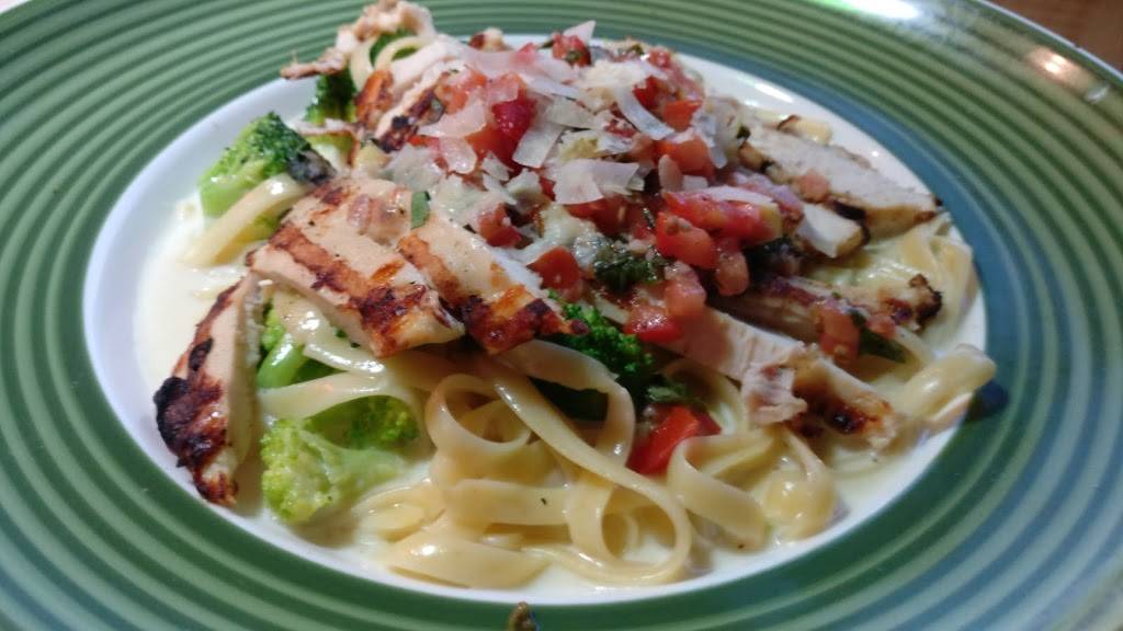 Applebees Grill + Bar | restaurant | 630 Suburban Dr, Newark, DE 19711, USA | 3027387230 OR +1 302-738-7230