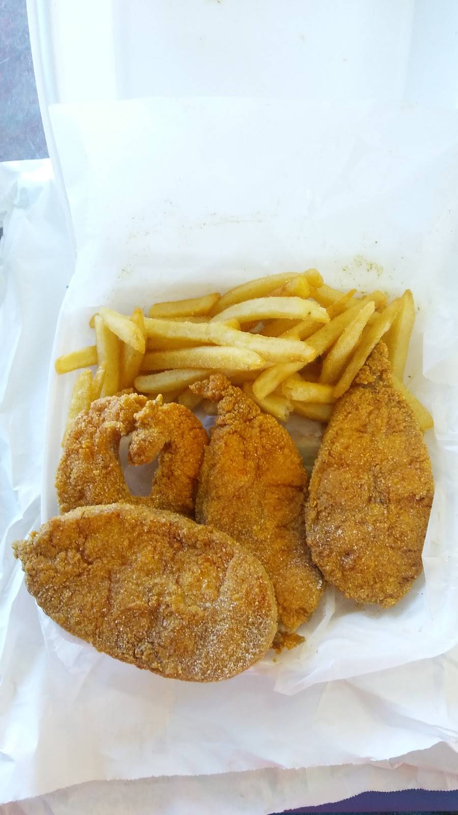 Sharks Fish & Chicken | restaurant | 1453 Western Ave, Chicago Heights, IL 60411, USA | 7087472222 OR +1 708-747-2222